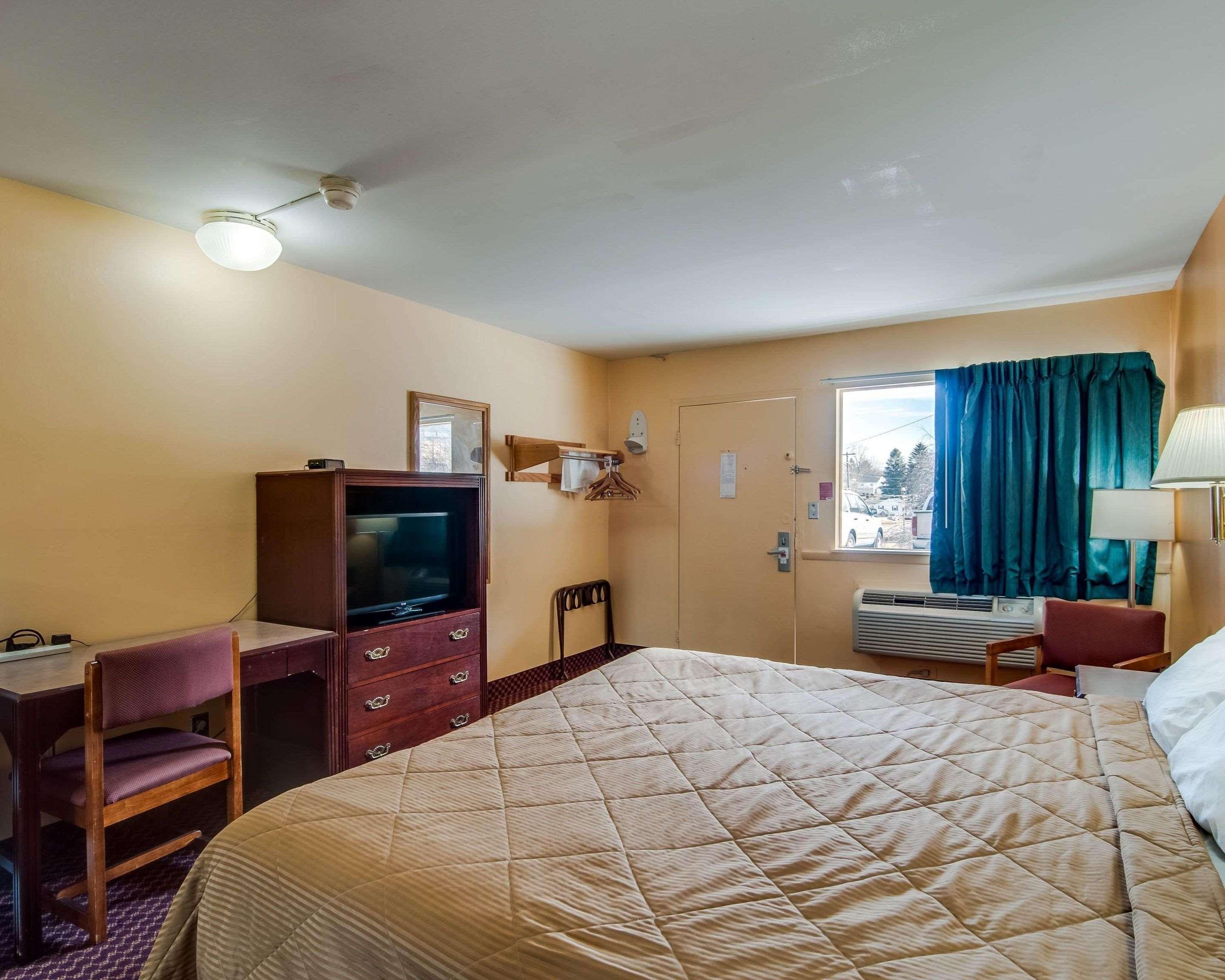 Econo Lodge Near Bluefield College Exterior photo