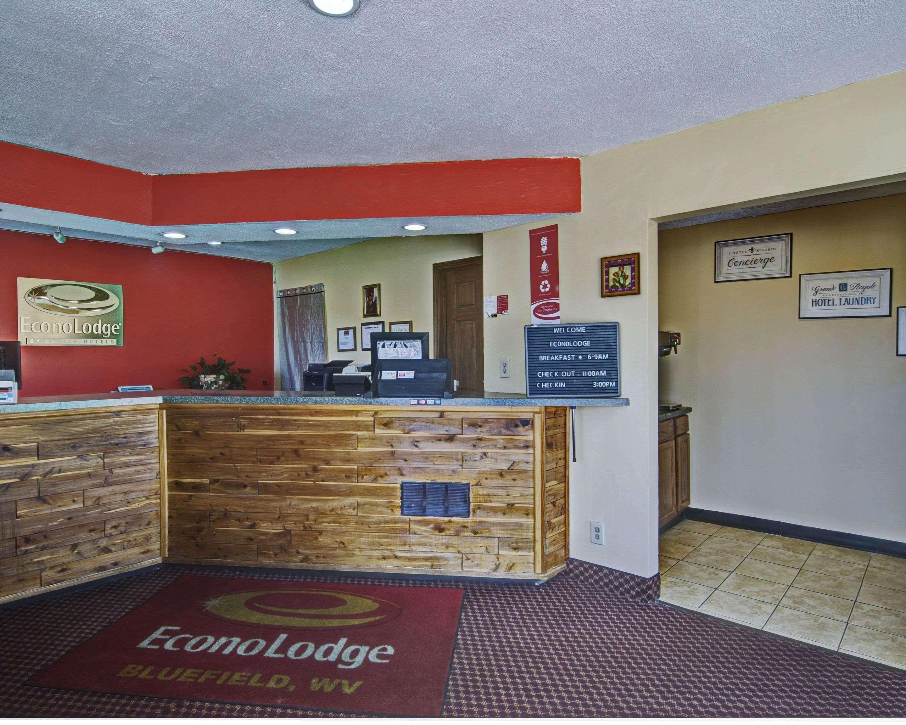 Econo Lodge Near Bluefield College Exterior photo