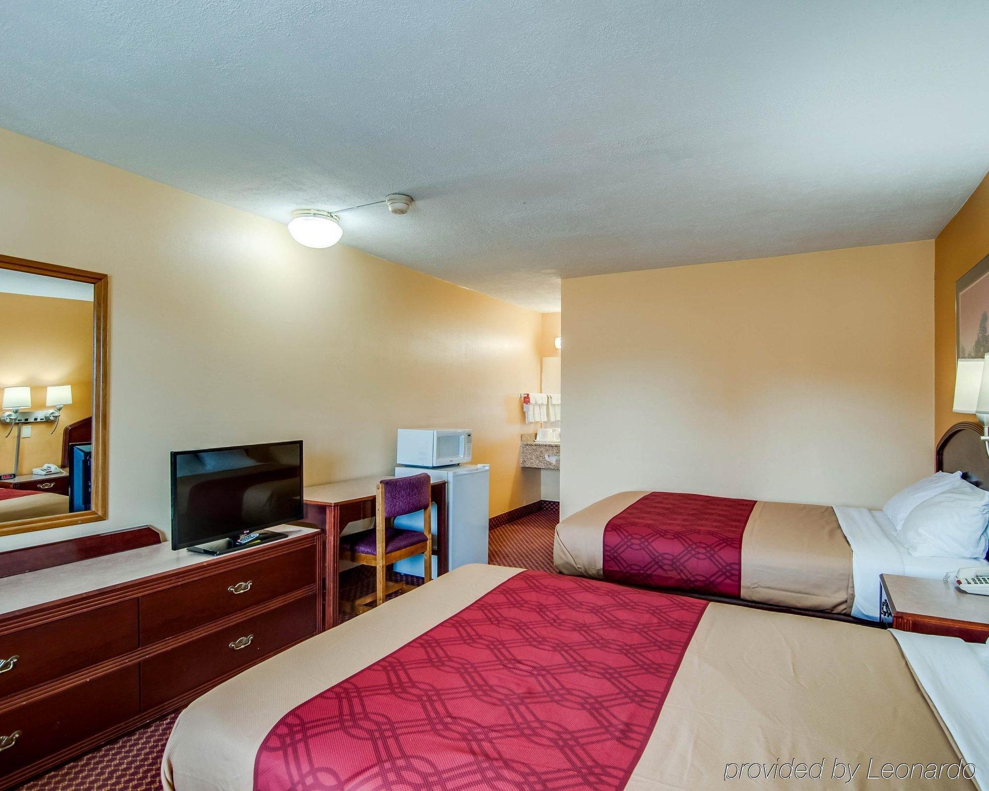 Econo Lodge Near Bluefield College Exterior photo